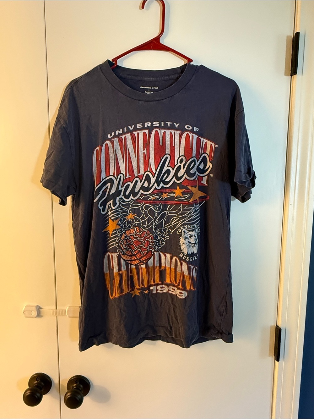 University of Connecticut Huskies Navy Graphic Tee 1999 Champions